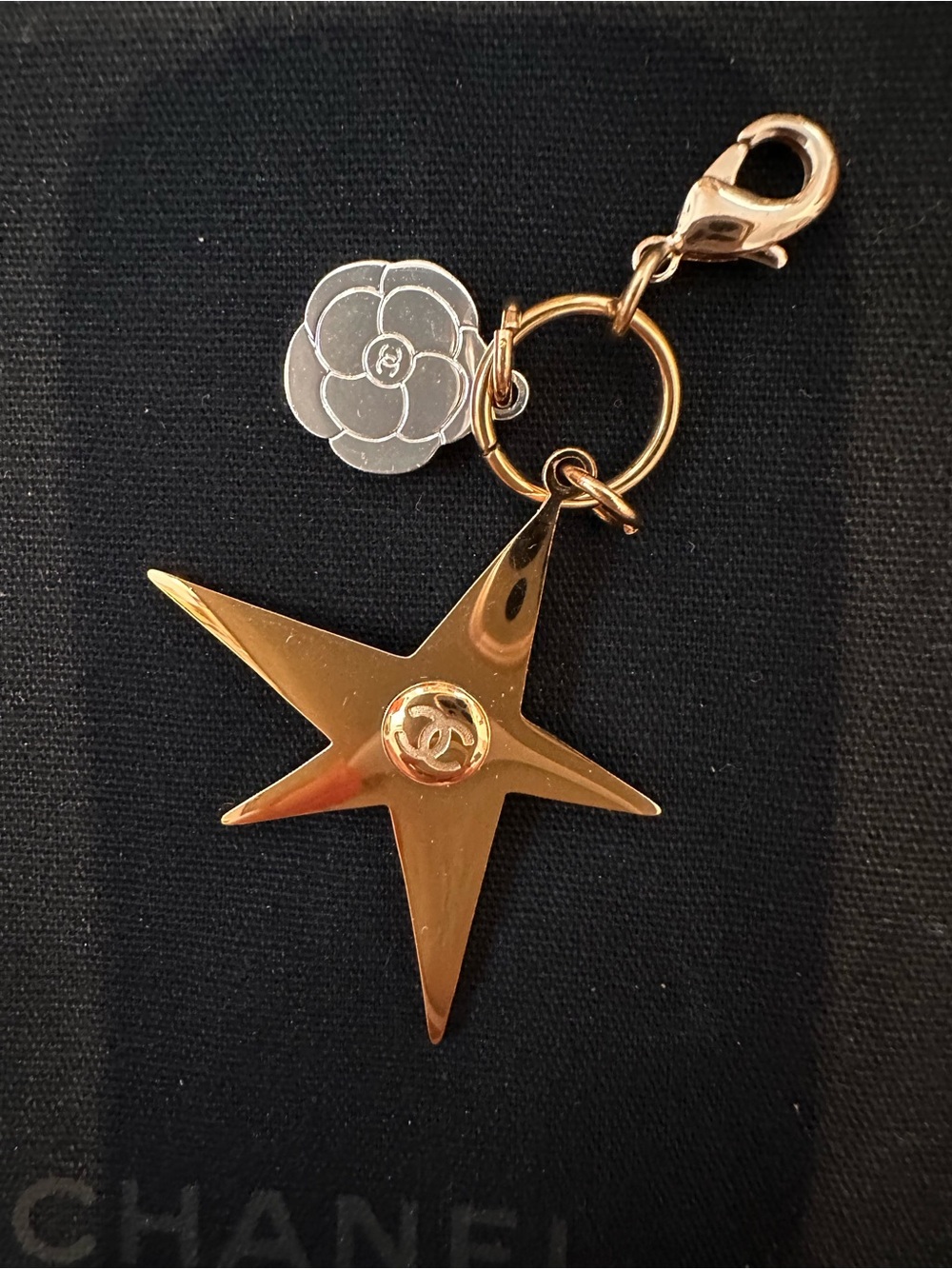 CHANEL Gold Star and Camellia Charm Key Holder - Gold